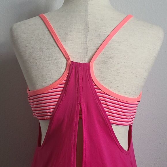 NIKE Workout top. - Picture 5 of 12